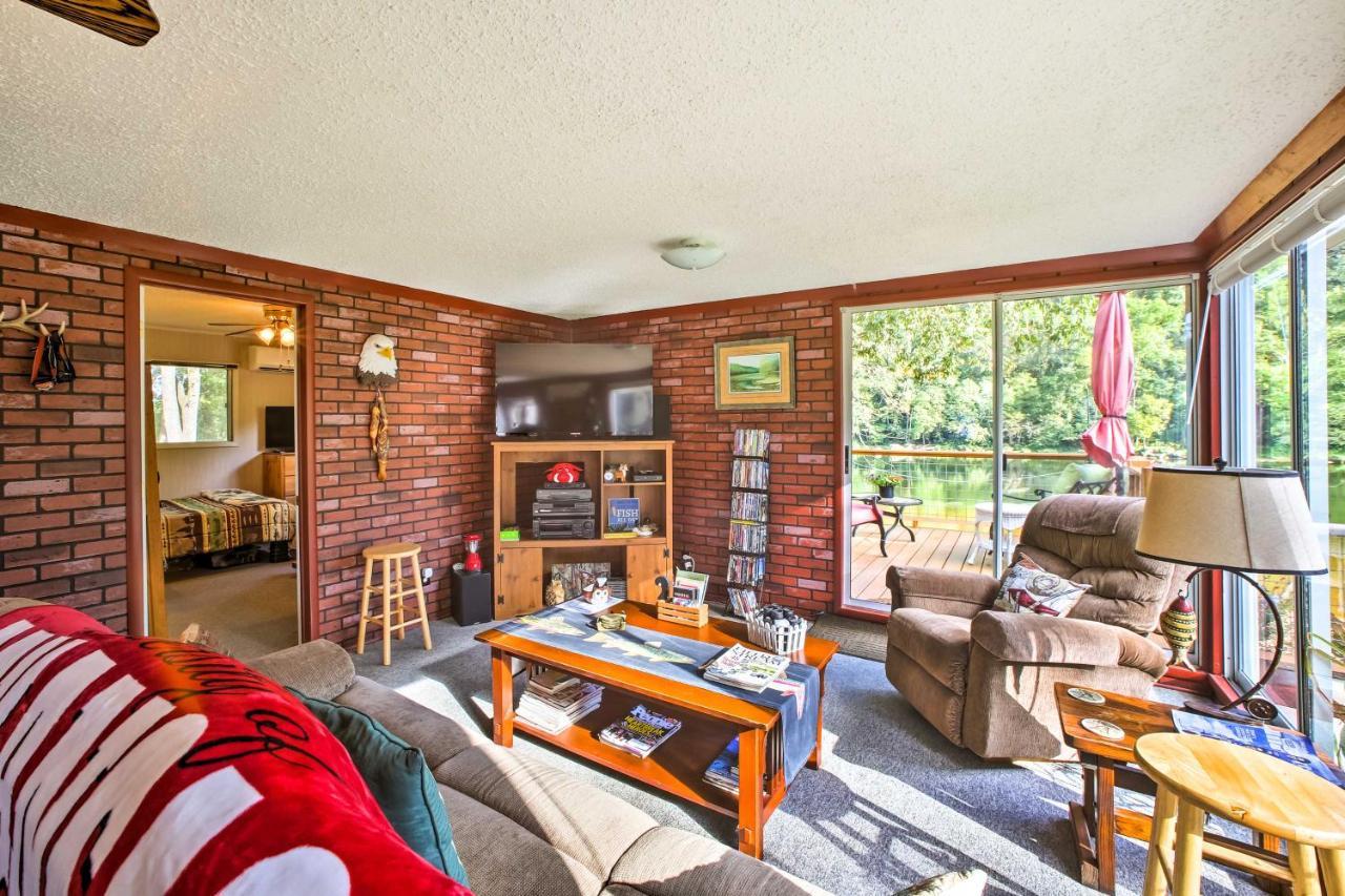 Cozy Waterfront Cottage With Deck On White River! Cotter Экстерьер фото